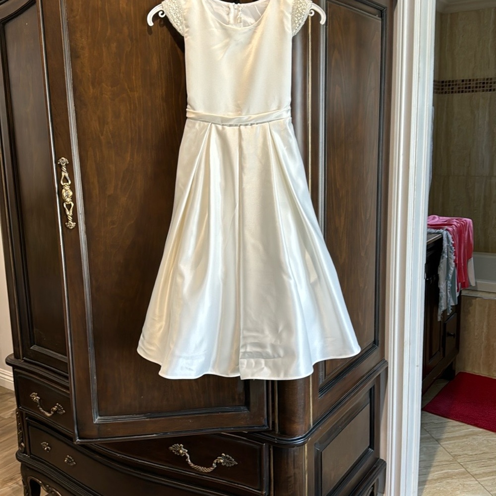 Adele Elegant White Kids Dress  size7-8 - Picture 2 of 10